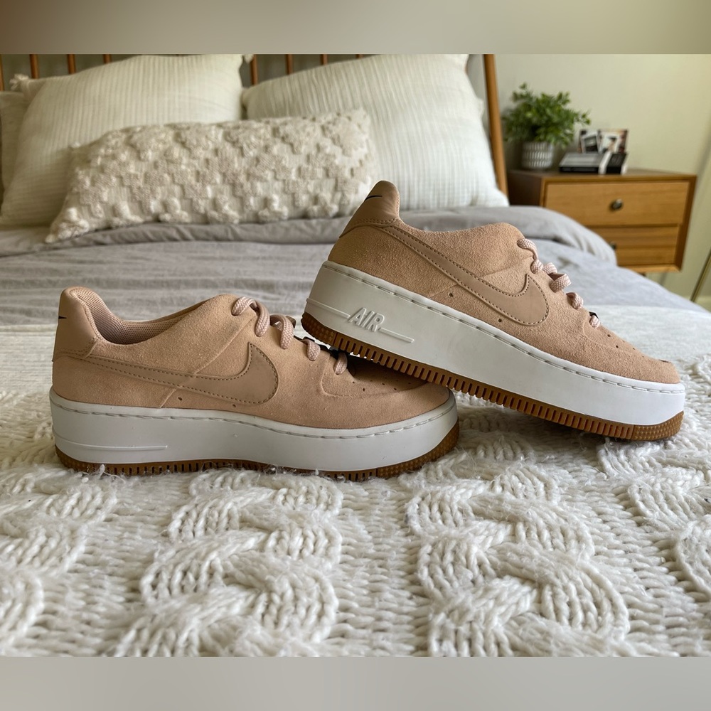 Nike Air Force 1 Sage Low